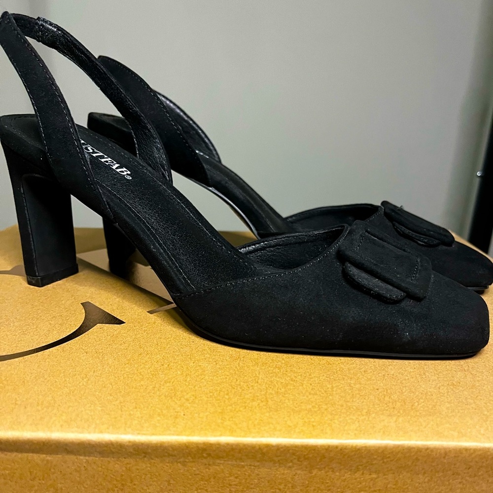 JustFab Black Unique Heels (Jacqueline Sling- Black Pump)